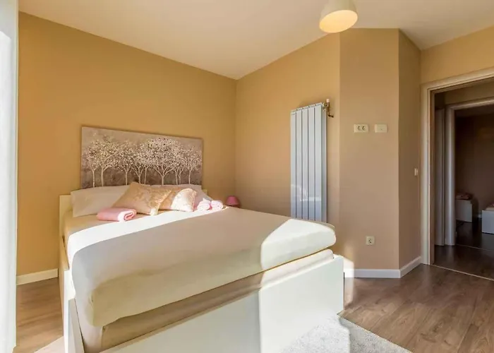 In 39448 Apartment *